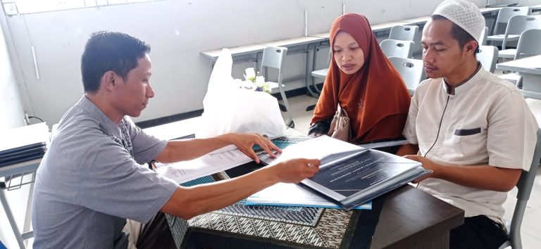 Momen Bagi Rapor SMPIT Insantama Bogor; “Biar dia Lebih Hebat dari Saya”