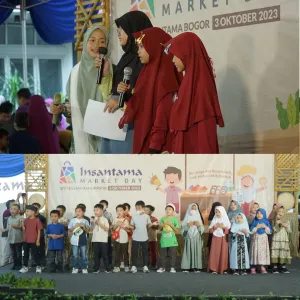 Tampilan-Tampilan: Tampilan dari siswa-siswi kelas 1 hingga kelas 6 turut memeriahkan pasar IMD.