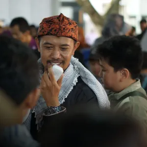 ... Qodhi Hisbah: Qodhi hisbah/hakim pasar menjadi cirikhas IMD,untuk melihat dan mengawasi jalannya kegiatan jual-beli sesuai dengan syariat Islam .