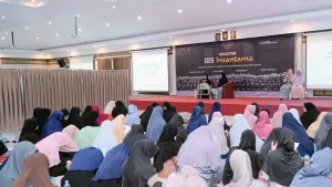 Suasana Training Entrepreneurship dengan pemateri Kak Putri Aisyah Nuralam. Beliau berbagi pengalaman tentang bisnis dan kunci sukses.