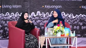 "Teman-teman harusnya jangan minder. Siapapun bisa menjadi pebisnis yang sukses", ujar Kak Aisyah.