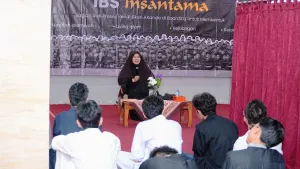 Penyampaian materi dalam Training Nidzam Ijtima'i oleh Kak Putri Ria Angelina, M.Pd., Kons.