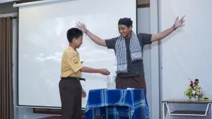 "Magic di Demo Ekstrakurikuler Sains Club", mengubah zat cair menjadi kristal gel menggunakan senyawa Natrium Poliakrilat.