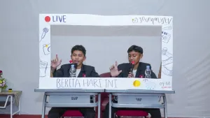 Pembawa Berita dalam penampilan Jurnalis Club.