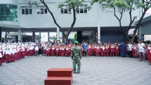 Tepat pukul 08.00 WIB siswa dan siswi SDIT Insantama Bogor berkumpul di Plasa untuk melaksanakan apel pembukaan Hari Kreativitas Siswa (HKS).