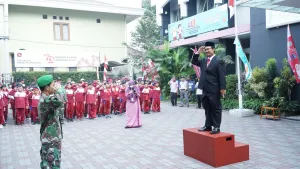 Sambutan dari Kepala Sekolah. Pak Fajar selaku Kepsek berpesan bagi peserta lomba agar tetap menjaga sportivitas dalam berlomba. Yang menang tetap bersyukur dan yang kalah harus bersabar.