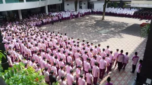 Persiapan pelaksanaan apel akbar peresmian Program Peningkatan Bahasa Arab.
