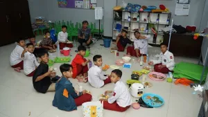 Akhirnya tiba waktu yang dinanti, menikmati hasil masakan sendiri setelah berbuka puasa. Alhamdulillah, nikmat!
