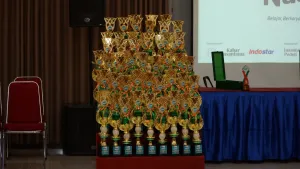 Piala untuk para juara Jambore telah terpajang di Auditorium, menandakan bahwa lomba Grand Final Jambore Nasional Insantama akan segera dimulai.