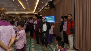 Menjelang penutupan, peserta Jambore mengadakan parade yang dipimpin oleh Ki Lengser.