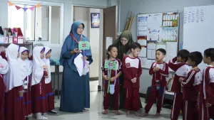 Setelah pembagian kelompok dan pengarahan dari Umi, siswa pun bersiap untuk menuju Auditorium.