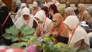 Antusiasme Umi dan Abi dalam menjalani peran sebagai guru sehari.