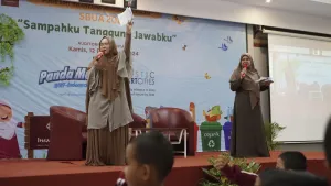 Acara SBUA dimulai. MC-nya pun berasal dari para Umi yang luar biasa.
