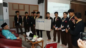 Presentasi hasil diskusi kelompok siswa Ikhwan.