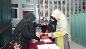 Peserta Liqo Syawal SIT Insantama mulai berdatangan sejak pagi dan melakukan registrasi