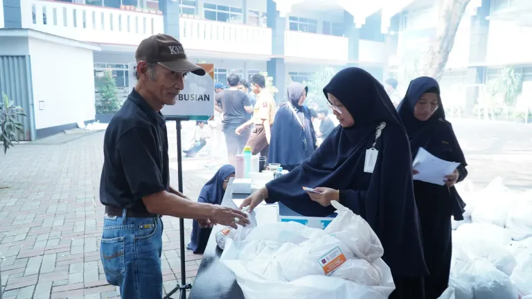 Tahun ini terdapat sekitar 900 Kg daging yang didistribusikan ke warga sekitar, guru dan staff sekolah, lembaga yatim, pesantren, serta asatidz sekitar sekolah.