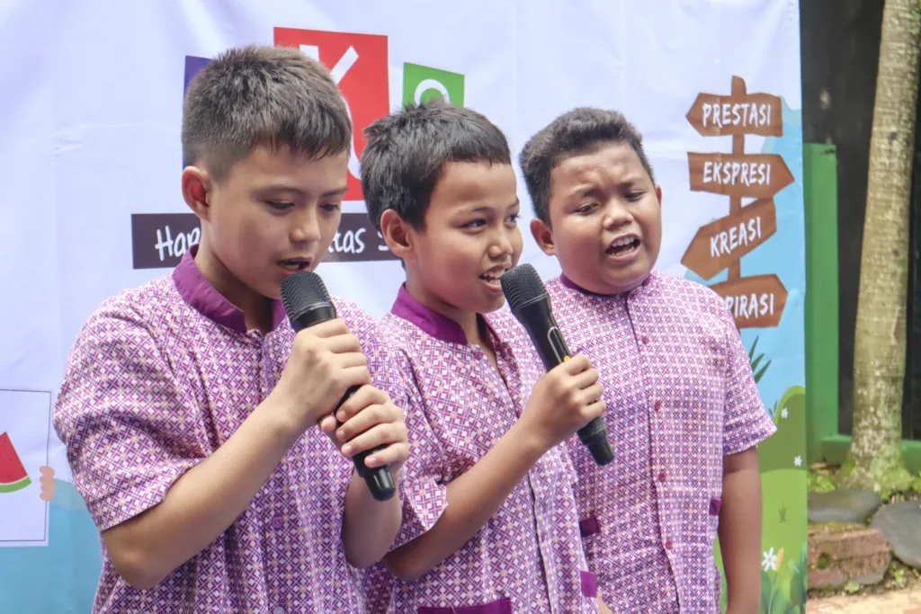 Tampilan siswa di Hari Kreativitas Siswa Insantama SDIT Insantama Banjar.