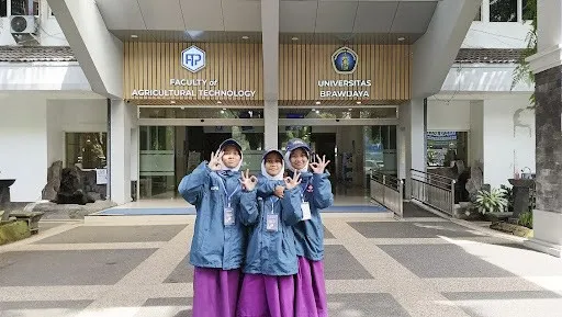 Delegasi Leadchamps SDIT Insantama Blitar mengunjungi Universitas Brawijaya.