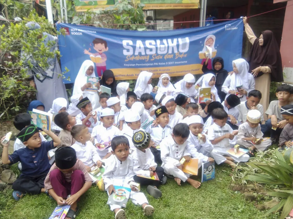 Kunjungan ke asrama yatim piatu dengan program SASUKU.