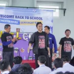 Penampilan kelompok Guguga (Guru-guru Ganteng) di kegiatan Welcome Back to School SMAIT Insantama Bogor.